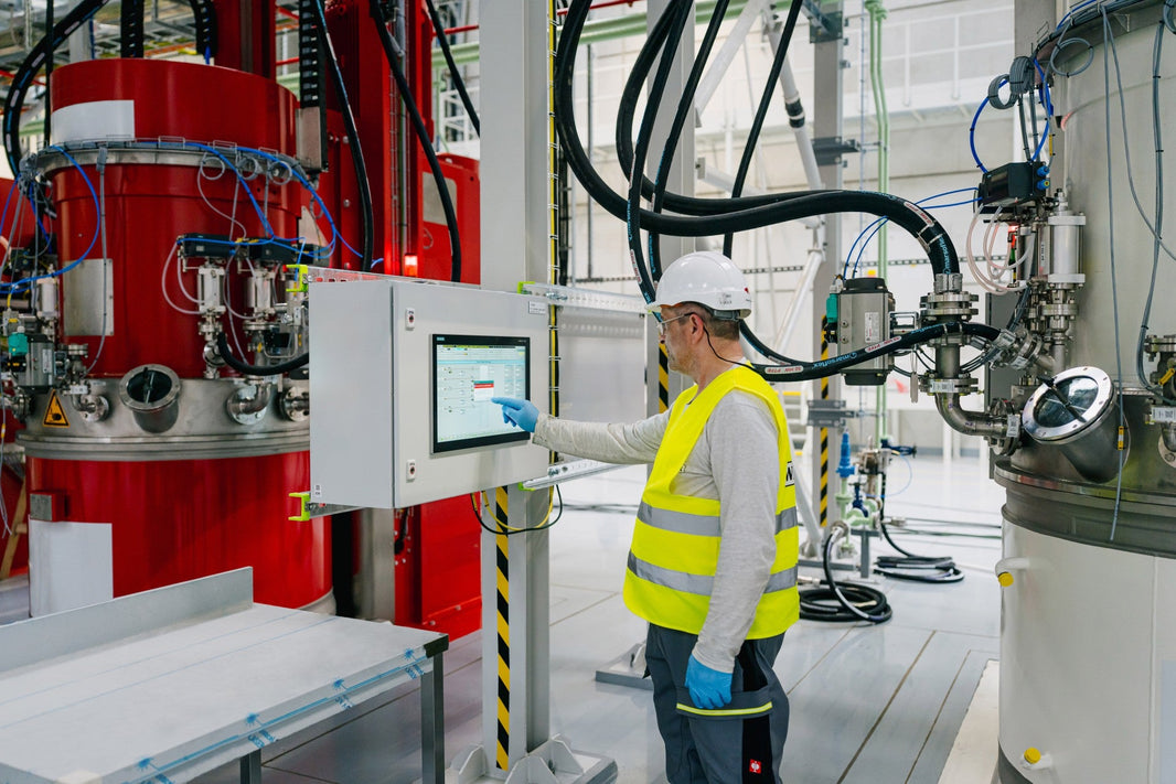 WACKER opens new production site for specialty silicones
